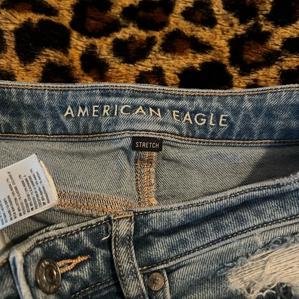 American Eagle Outfitters Light Blue Denim Shorts - Picture 3 of 4